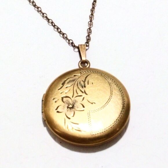 Antique Victorian 12kt Gold Filled Engraved Locket Necklace - Picture 4 of 8